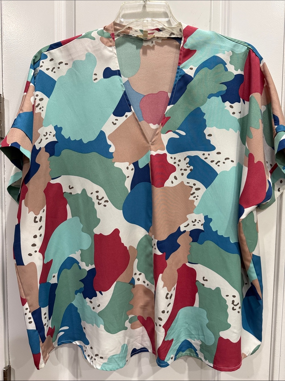 JODIFL Multicolor Abstract V-Neck Shirt in Teal, Red & Navy